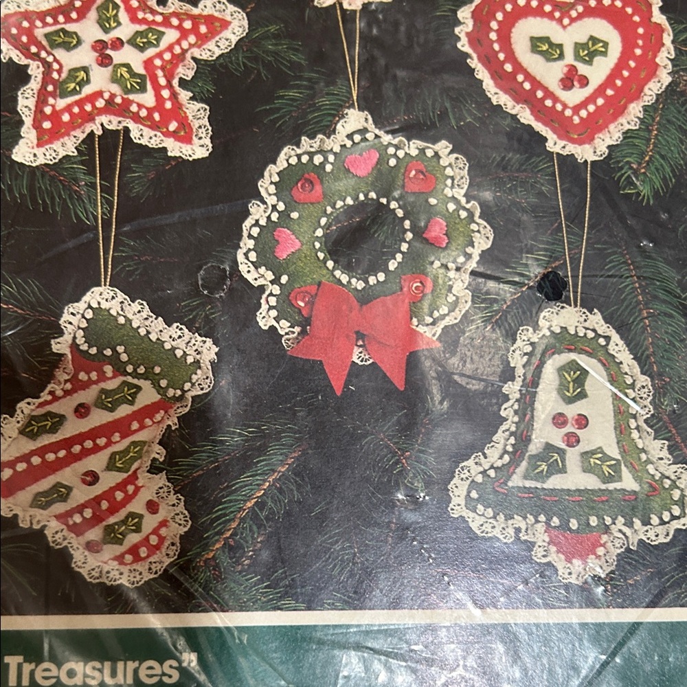 Bucilla Holiday Treasures Felt Ornaments - Red, Green, White-i’m - Picture 8 of 11